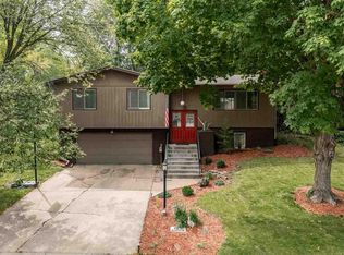 107 Potomac Dr, Iowa City, IA 52245