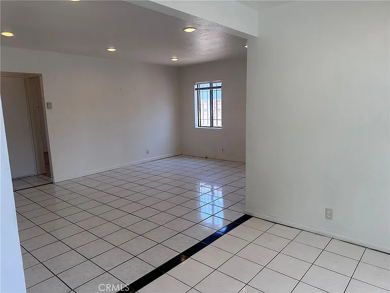 3615 Caspian Ave — Photo 8