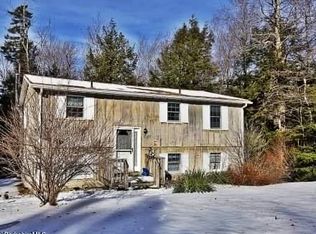 569 Long Bow Ln, Becket, MA 01223