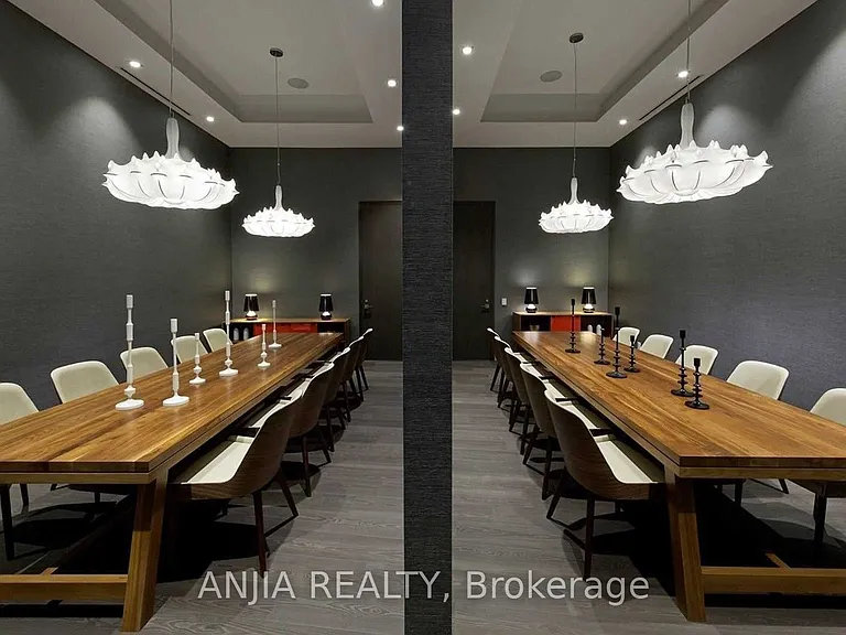 10 York St #5608 — Photo 36