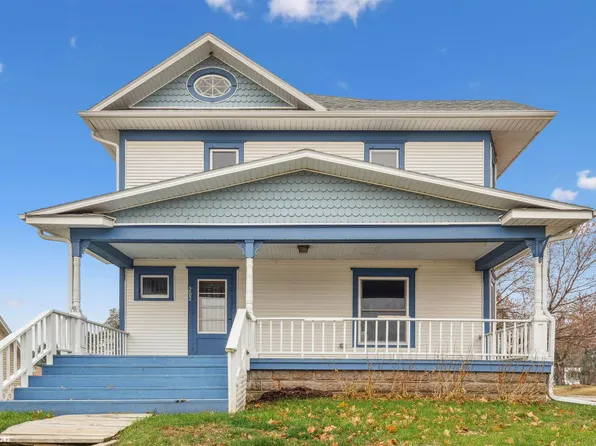 202 6th St, Gladbrook, IA 50635