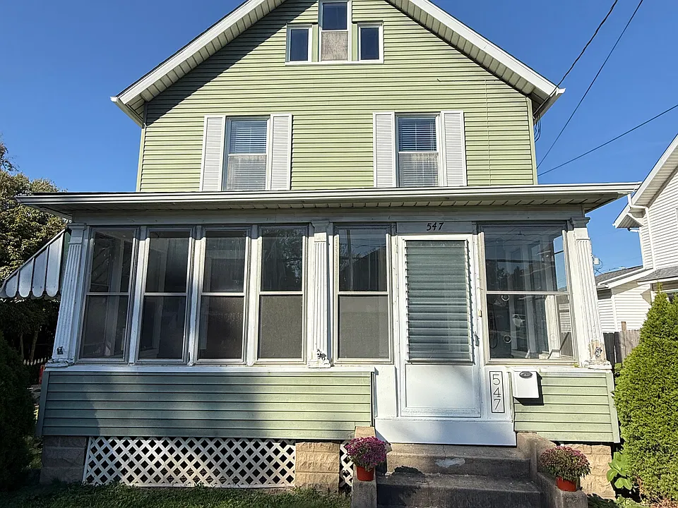 547 W Maple St