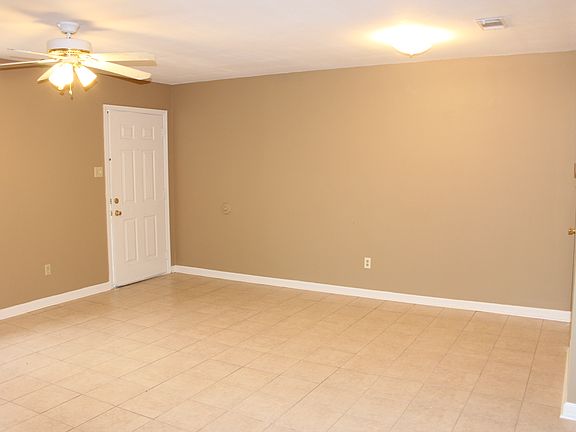 2nd image of 214 Bellevue Cir APT A