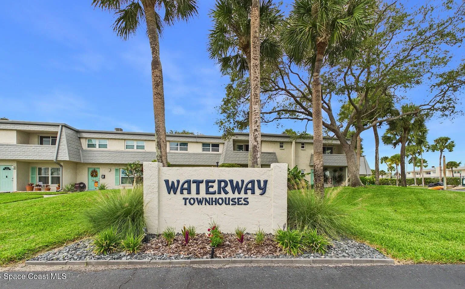 3 bed, 2.5 bath, 1668 sqft, $2,390 — Photo 1