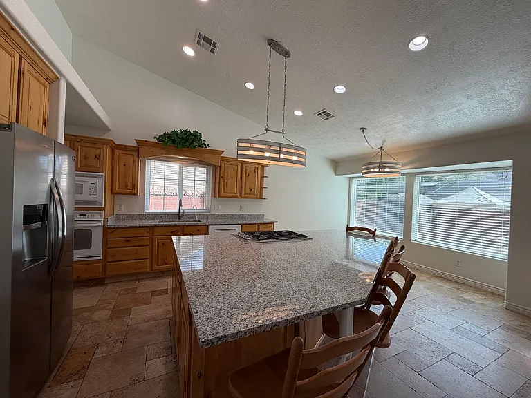 135 N 350 W — Photo 16