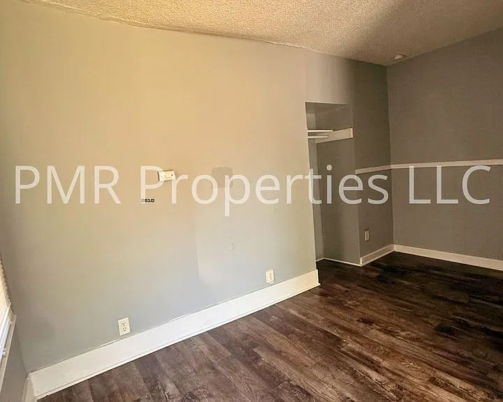 828 Avenue B — Photo 4