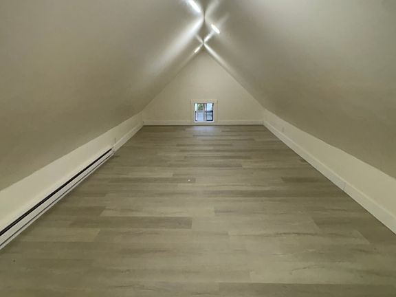 4th image of 930 S Franklin St Floor 2
