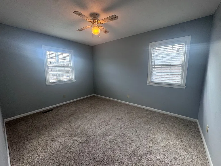 908 Rochester Dr — Photo 16