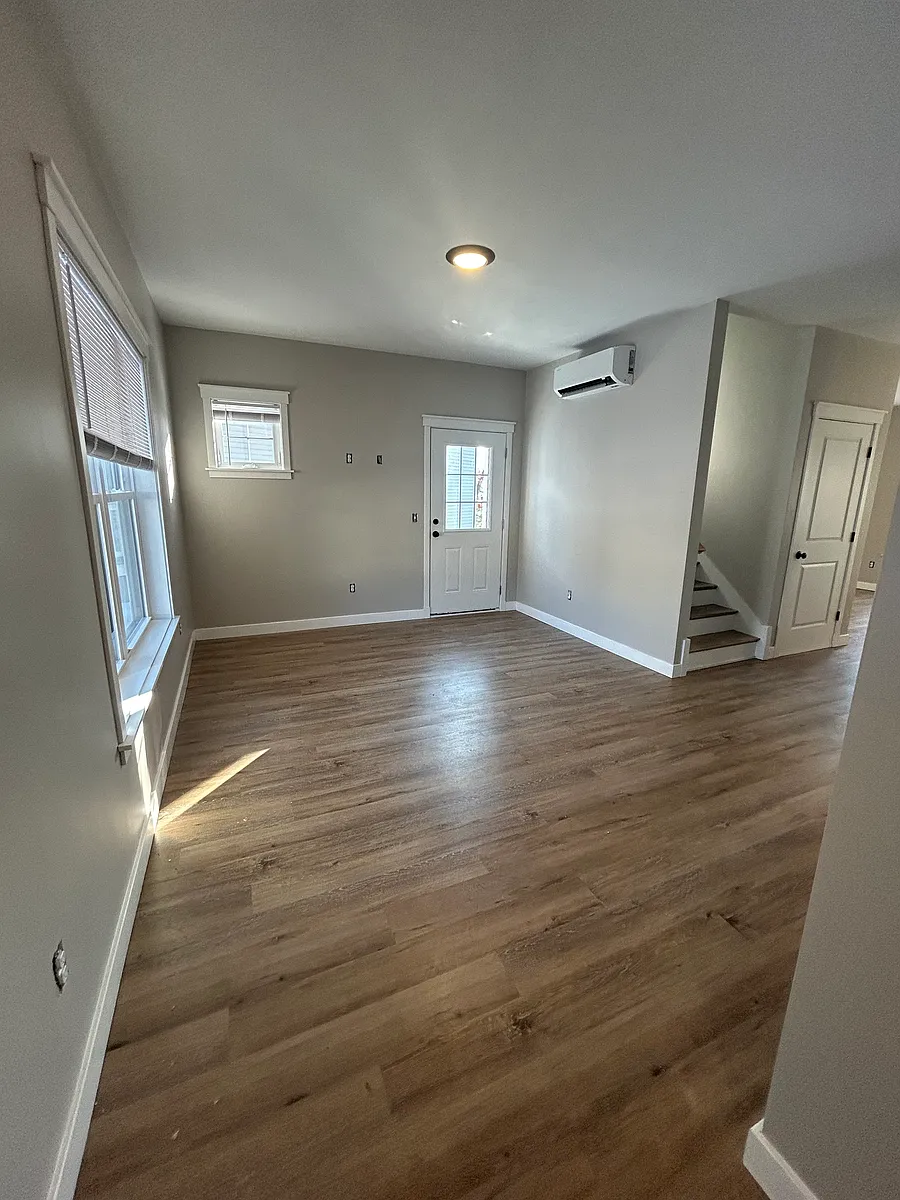 Spruce with basement - Living Room from Entry - MCO Lancaster Cottages
