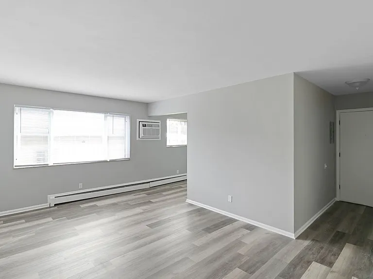 4221 N Grand River Ave — Photo 5