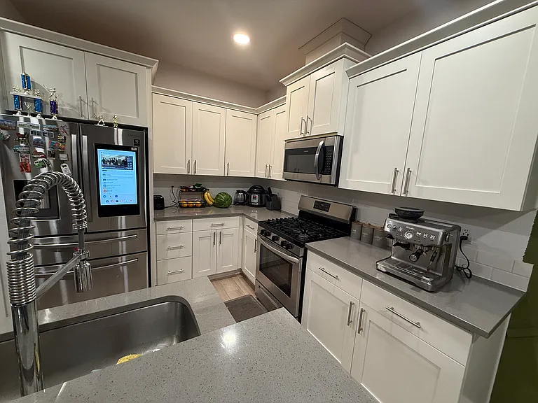 2745 S Magnolia Dr — Photo 3