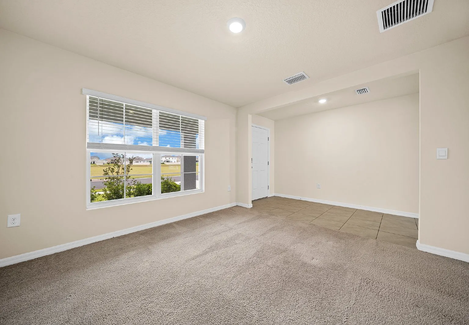 5 bed, 3.0 bath, 2203 sqft, $2,500 — Photo 4