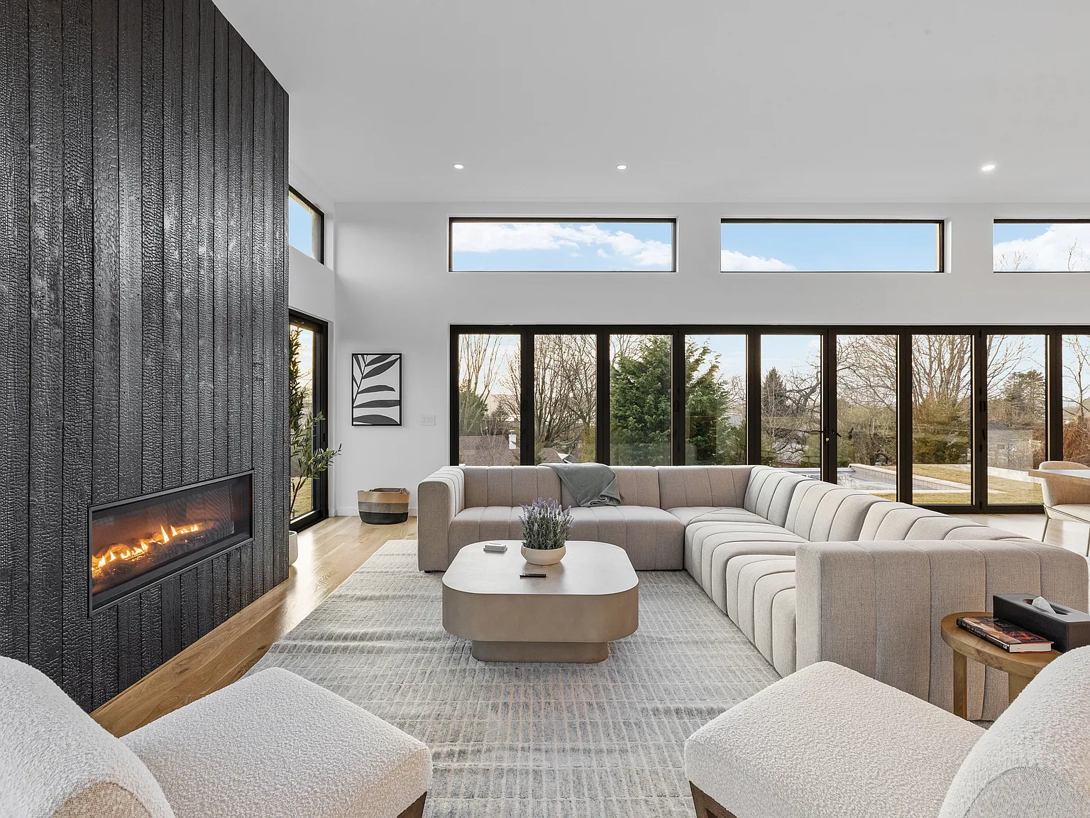 Exquisite Retreat with Infinity Pool Moments from Montauk Town — Photo 2