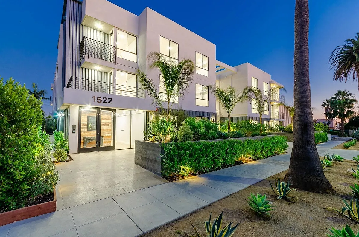 Ace on Orange Grove — Photo 1