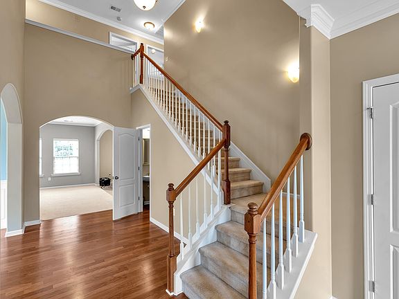 4th image of 223 Haddington Ln