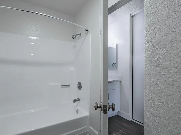 Monte Vista Apartments — Photo 28