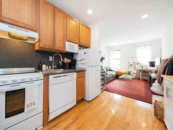 4th image of 423 E 81st St APT 5FW