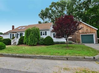 94 School St, Smithfield, RI 02917