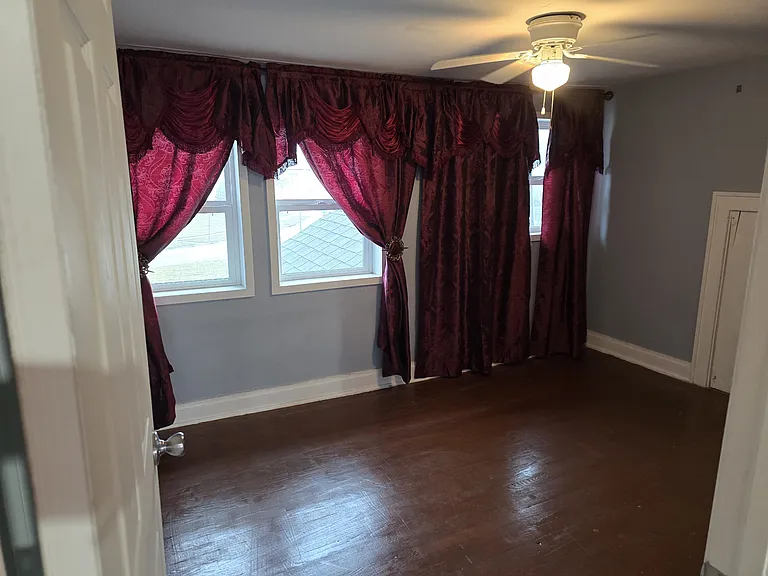 630 N Pleasant St — Photo 4