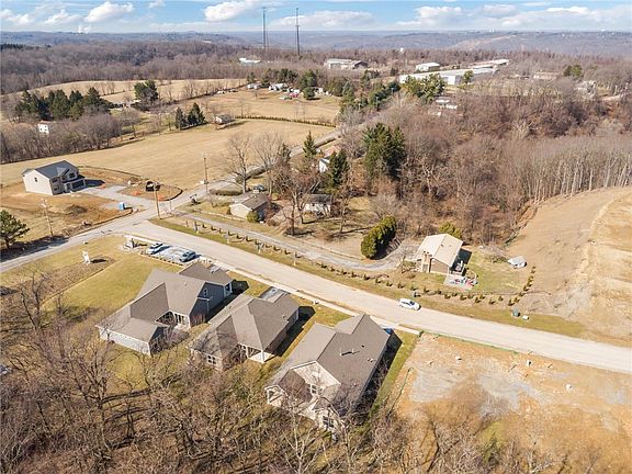 5th image of 208 Walton Cir