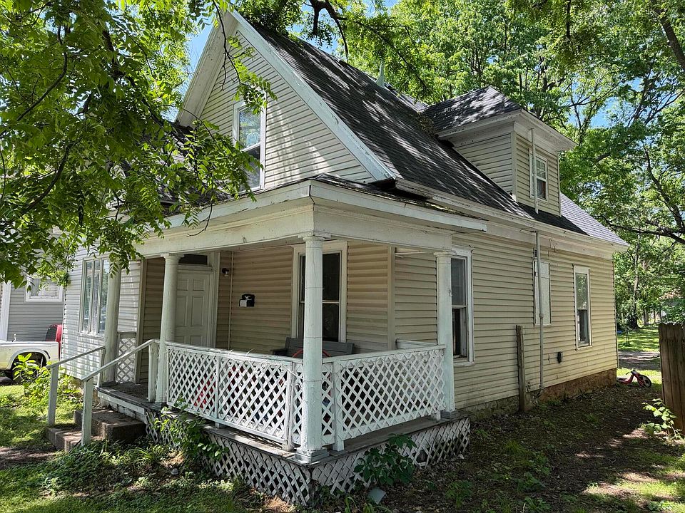 2nd image of 717 S Market Avenue
