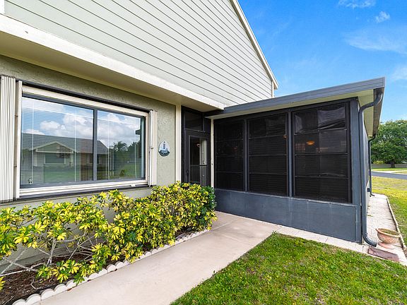 2nd image of 1533 SE Crayrich Court