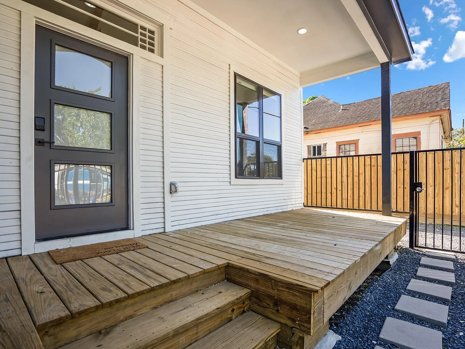 2 bed, 2.0 bath, 1390 sqft, $4,500 — Photo 4