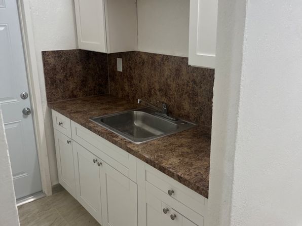 220 NW 16th Ter APT 4