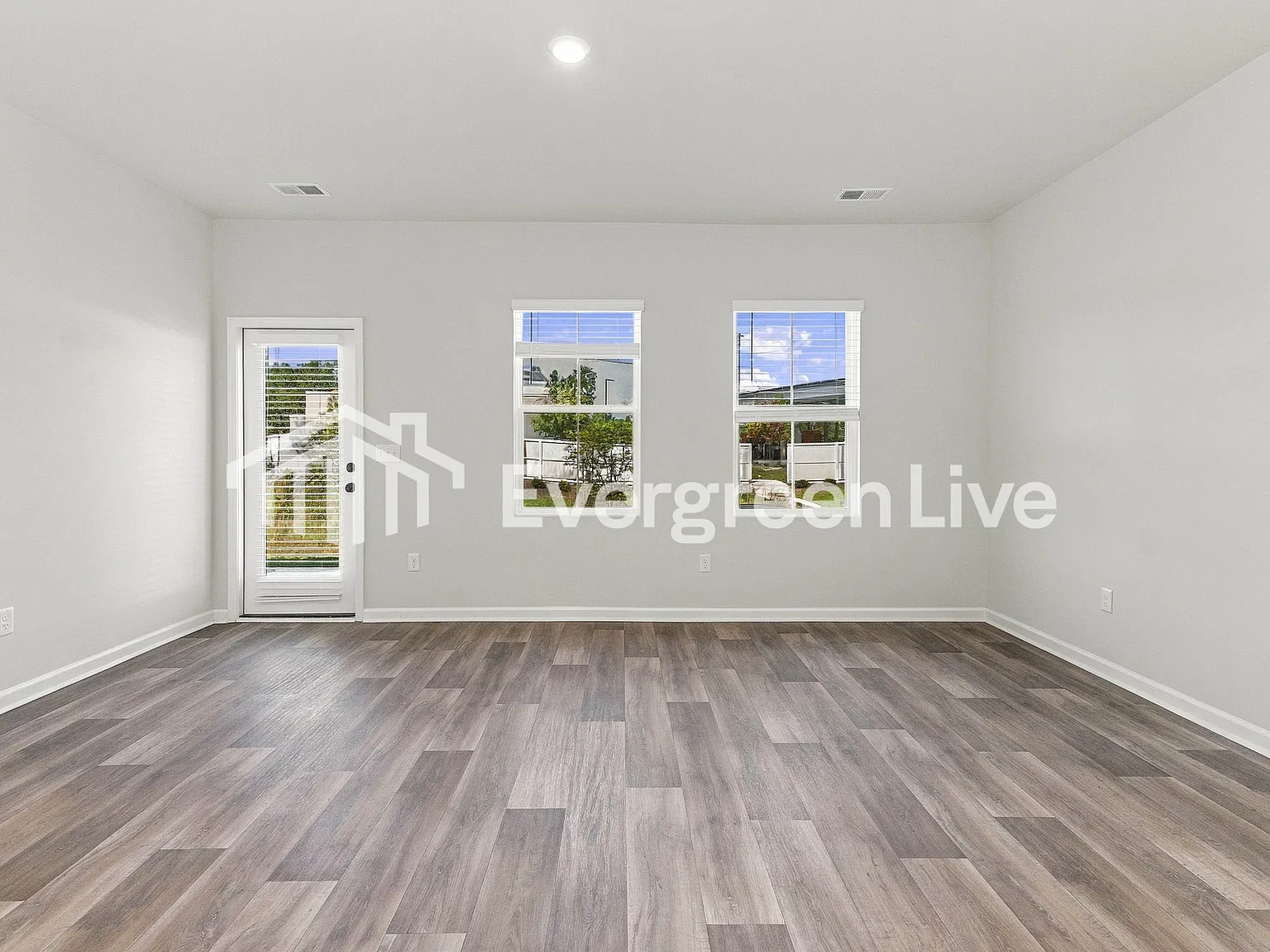3 bed, 3.0 bath, 1872 sqft, $2,220 — Photo 3