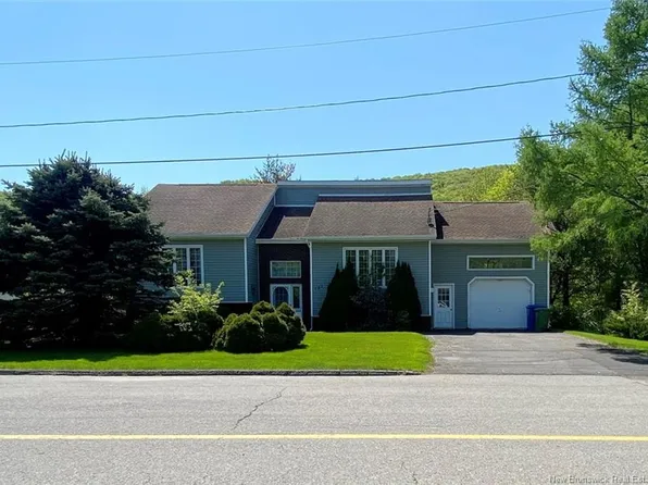 121 Leblond St, Edmundston, NB E3V 4K9