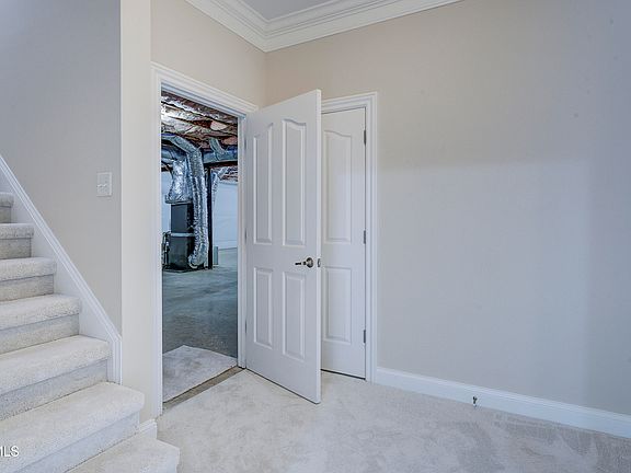 54th image of 405 Heather View Dr