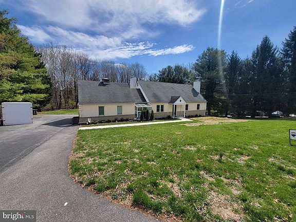 2nd image of 222 N Star Rd