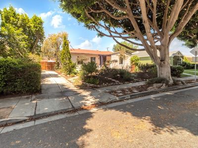 2212 Cloverfield Blvd, Santa Monica, CA, 90405