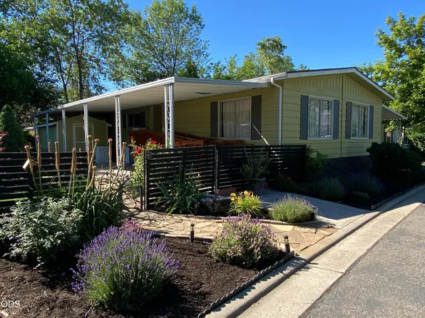 4624 S Pacific Hwy Unit 34, Phoenix, OR 97535