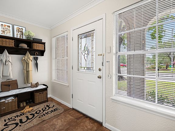 Foyer/Entry Way Virtually Staged