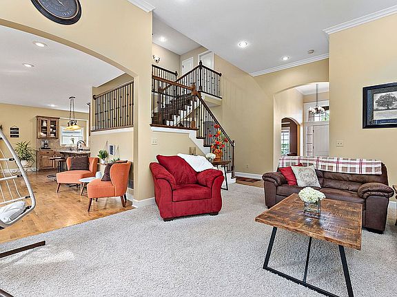 3rd image of 808 SE Cedrus Ln