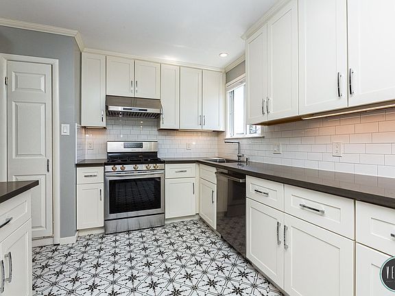 5th image of 1394-1396 Sanchez St