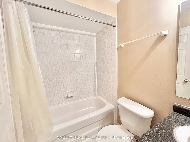 80 Acorn Pl #61 — Photo 5