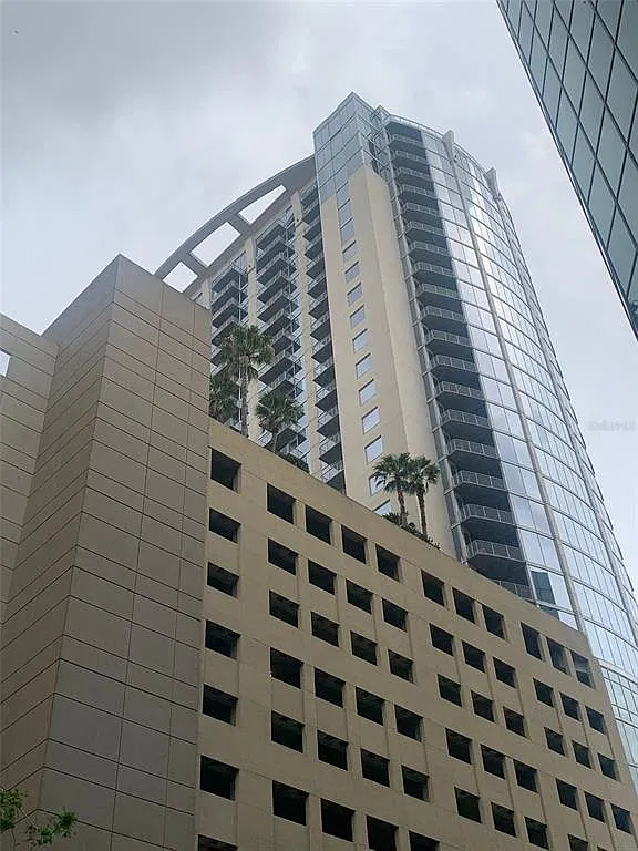 1 bed, 1.0 bath, 730 sqft, $1,800 — Photo 2
