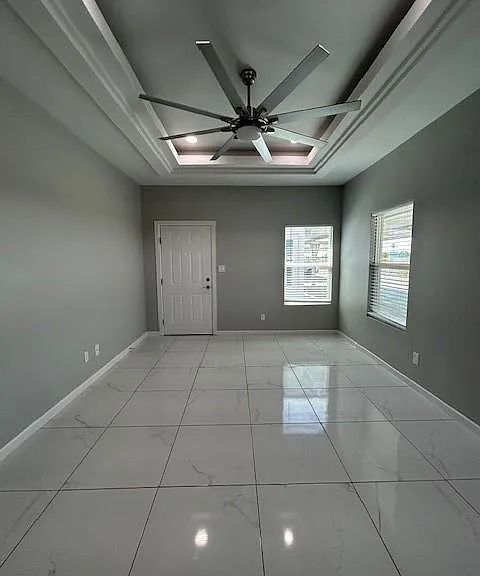 1122 Country Club Dr #4 — Photo 2