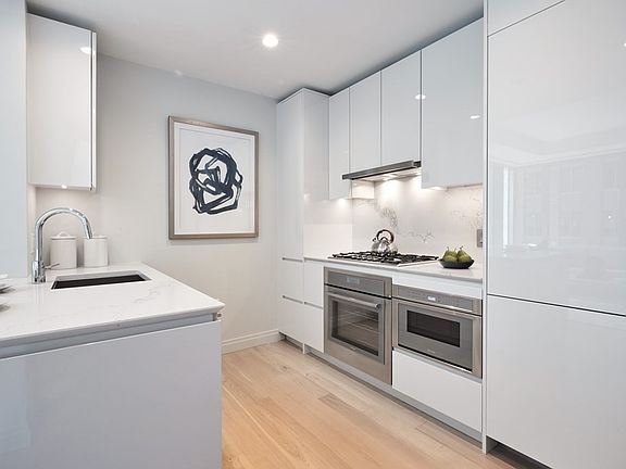 5th image of 135 Seaport Blvd #808