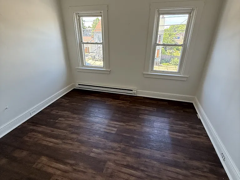 638 E Walnut St — Photo 7