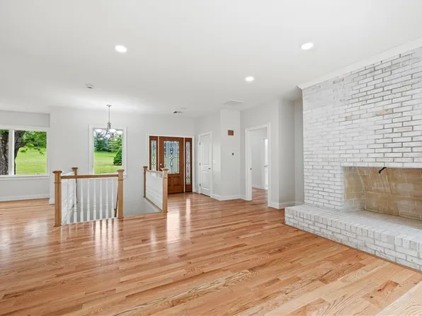 321 Knollridge Dr, North Smithfield, RI 02896