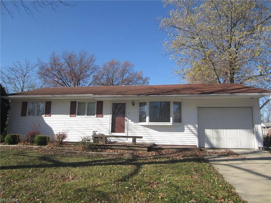 1120 Sanford St photo 1