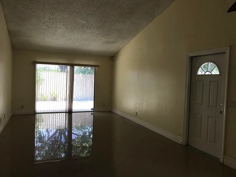 1534 Royal Forest Ct — Photo 6