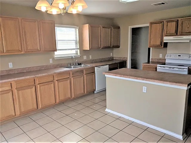 51 Jan Ln — Photo 2