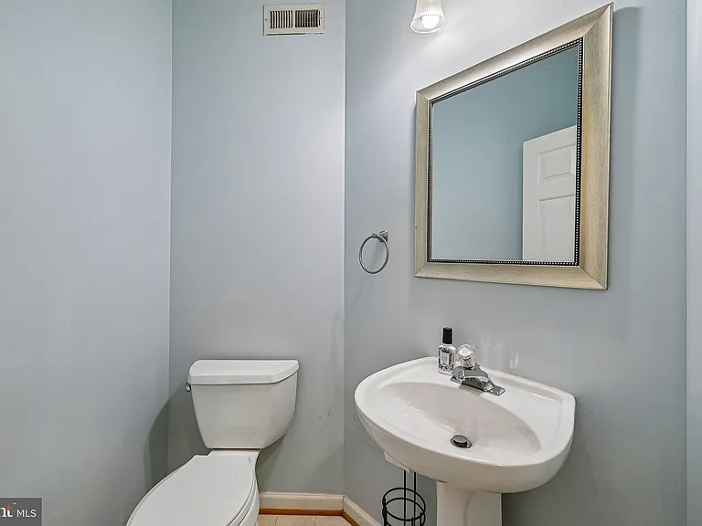 1724 Emory St — Photo 21