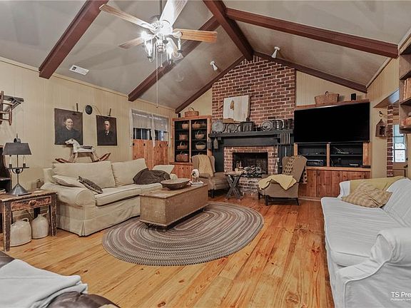3rd image of 2503 W Oak St