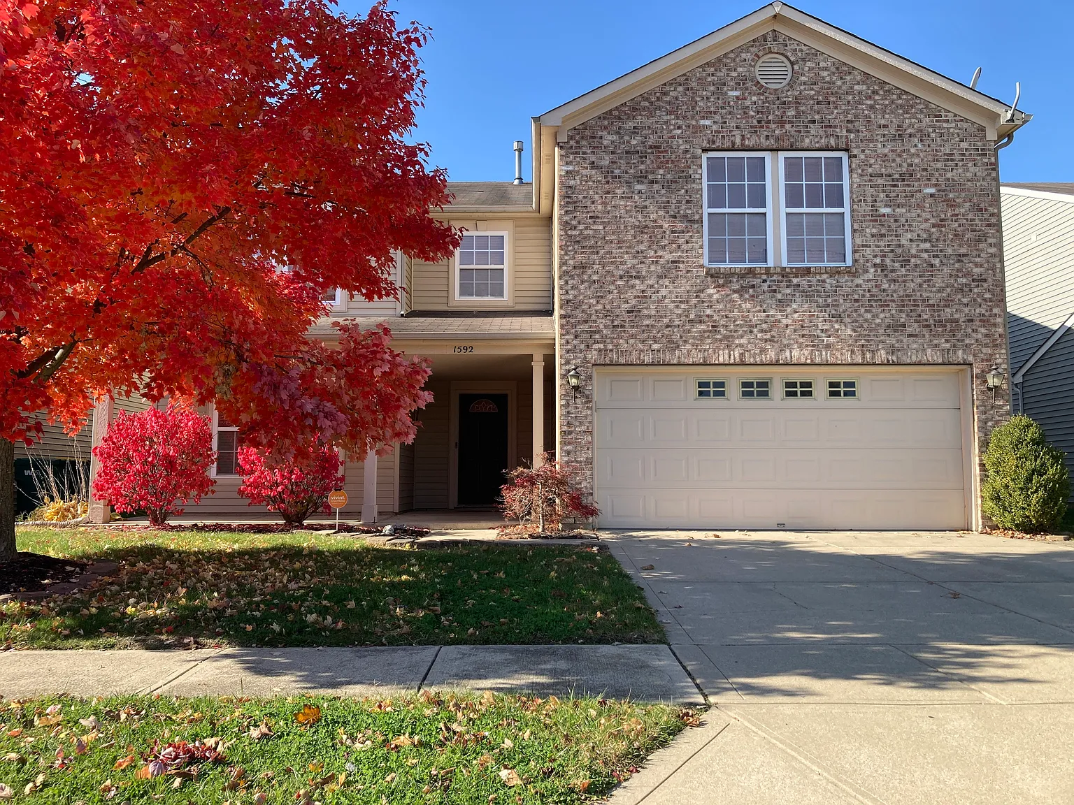 1592 Laura Ln photo 1