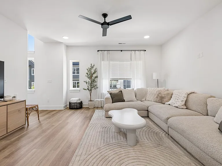700 N Dupont Ave #310A — Photo 12